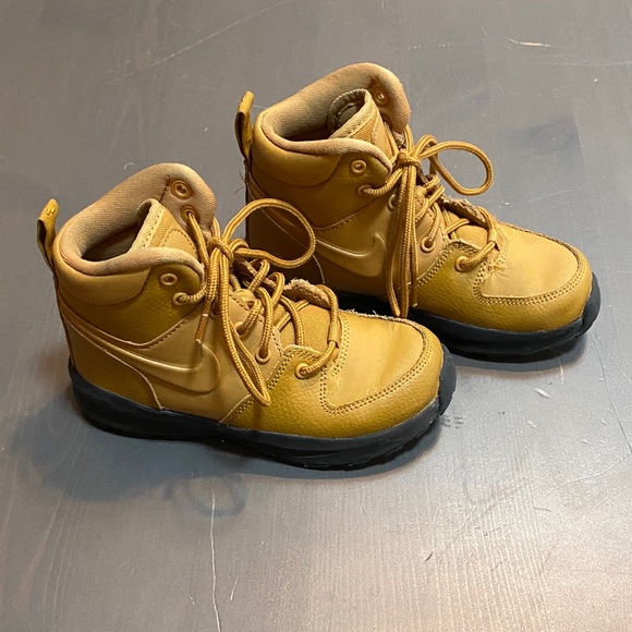 Nike Other - Nike Manoa LTR Kids Boots in Wheat size 12C